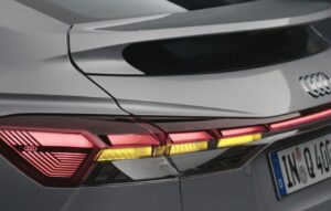 OLED Rückleuchten mit Lichtinszenierung Audi Q4